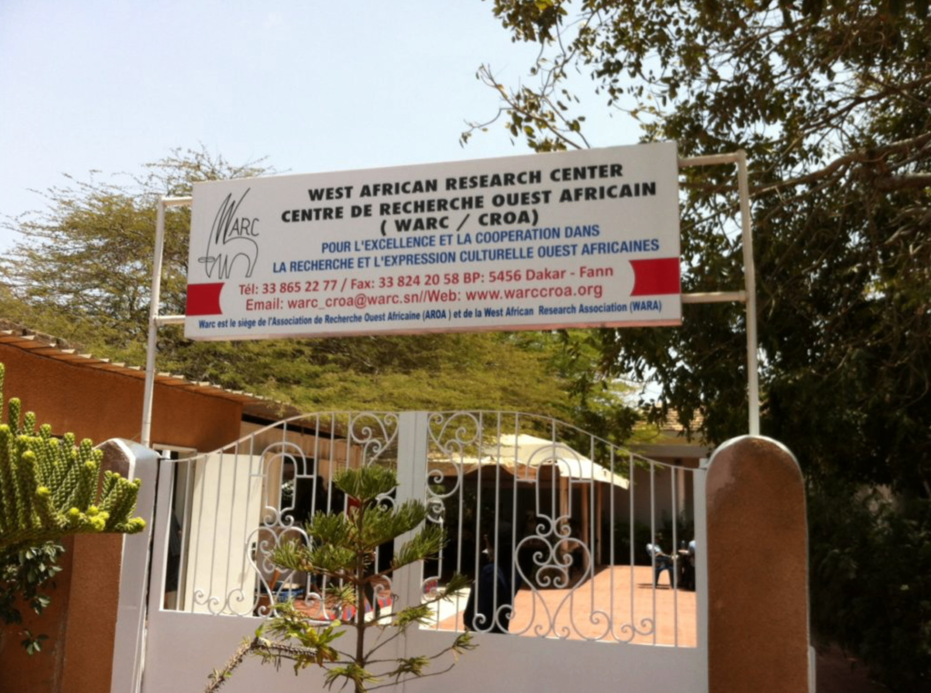 Entrée du WARC à Dakar — Fann